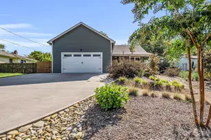 11 N Pershing Rd, Asheville, NC 28805 - Photo 4