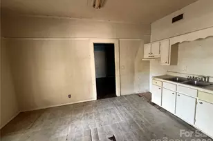 512 W 2nd St, Cherryville, NC 28021 - Photo 18