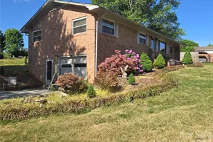 2824 25th Ave NE, Hickory, NC 28601 - Photo 2