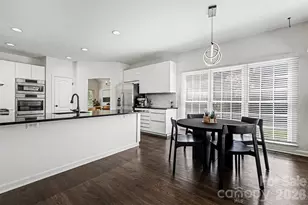6213 Knightsgate Ct, Charlotte, NC 28269 - Photo 8