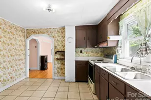 203 Dundee St, Hendersonville, NC 28791 - Photo 14