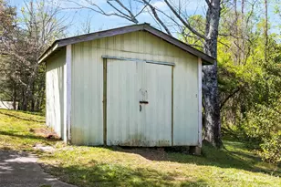203 Dundee St, Hendersonville, NC 28791 - Photo 24