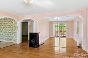 203 Dundee St, Hendersonville, NC 28791 - Photo 4