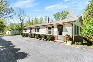 203 Dundee St, Hendersonville, NC 28791 - Photo 2
