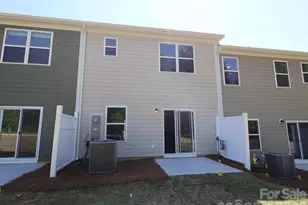 3135 Lilac Grove Dr, Charlotte, NC 28269 - Photo 2