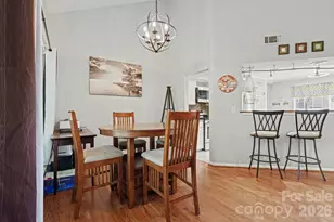 8700 Heather View Ct, Charlotte, NC 28216 - Photo 6