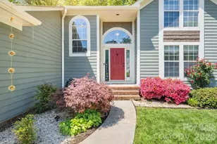 8700 Heather View Ct, Charlotte, NC 28216 - Photo 2