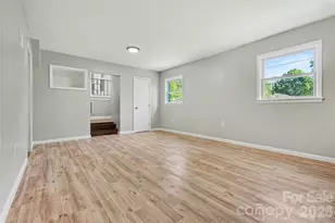 5439 Kerry Ln, Charlotte, NC 28215 - Photo 6