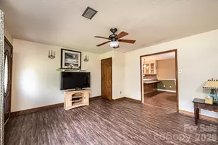 1250 21st Ave NE, Hickory, NC 28601 - Photo 10