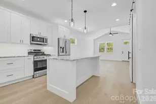 615 W Allen St, Hendersonville, NC 28739 - Photo 18