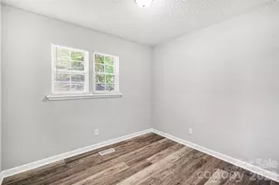 2612 Dundeen St, Charlotte, NC 28216 - Photo 16