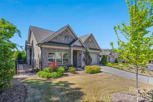 935 Stone Village Dr, Tega Cay, SC 29708 - Photo 2