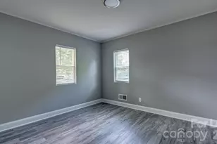 910 E 6th Ave, Gastonia, NC 28054 - Photo 2