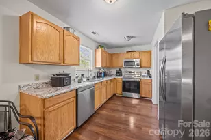 2621 Stream Bank Dr, Charlotte, NC 28269 - Photo 6