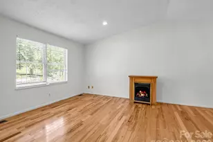 227 Bradshaw Ave, Hendersonville, NC 28792 - Photo 4