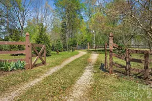 405 Loop Rd, Campobello, SC 29322 - Photo 8