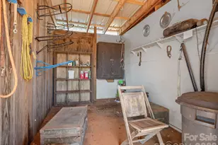405 Loop Rd, Campobello, SC 29322 - Photo 20