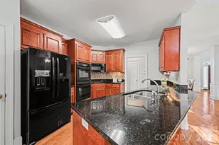 7940 Oakmont Ct, Hickory, NC 28602 - Photo 8