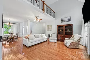 7940 Oakmont Ct, Hickory, NC 28602 - Photo 6