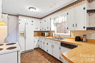 106 Chapel St, Spruce Pine, NC 28777 - Photo 4