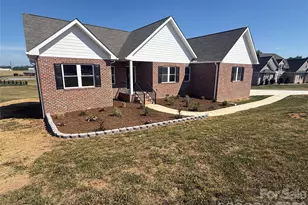 130 Oak Pointe Ln, Wilkesboro, NC 28697 - Photo 2