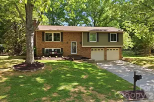 6723 Rollingridge Dr, Charlotte, NC 28211 - Photo 2