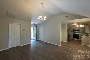 2633 Daffodil Dr, Charlotte, NC 28269 - Photo 2