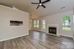 2015 Slater Springs Dr, Charlotte, NC 28216 - Photo 4