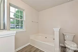 2015 Slater Springs Dr, Charlotte, NC 28216 - Photo 10
