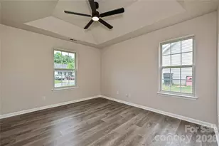 2015 Slater Springs Dr, Charlotte, NC 28216 - Photo 8