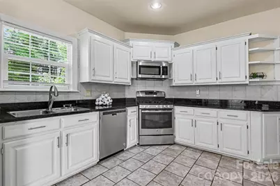 9102 Brightleaf Place, Charlotte, NC 28269 - Photo 8