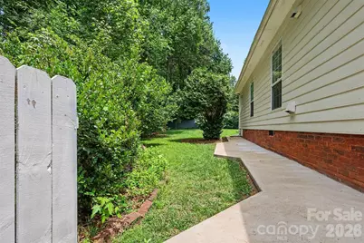 9102 Brightleaf Place, Charlotte, NC 28269 - Photo 28
