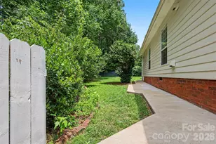 9102 Brightleaf Pl, Charlotte, NC 28269 - Photo 28