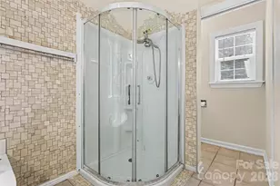 9102 Brightleaf Pl, Charlotte, NC 28269 - Photo 16