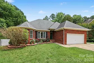 9102 Brightleaf Pl, Charlotte, NC 28269 - Photo 36