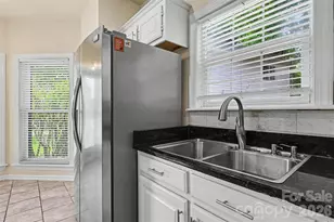 9102 Brightleaf Pl, Charlotte, NC 28269 - Photo 10
