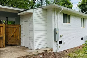 1211 Campus St, Charlotte, NC 28216 - Photo 2