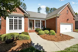 3613 Savannah Hills Dr, Matthews, NC 28105 - Photo 2