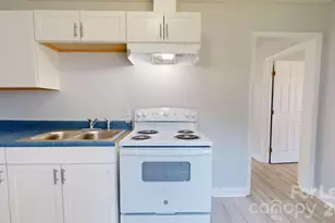 4517 Helena St, Charlotte, NC 28208 - Photo 6