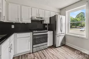7609 Holly Grove Ct, Charlotte, NC 28227 - Photo 6