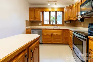34 Oakley Rd, Asheville, NC 28803 - Photo 8