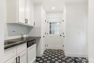 2738 Beverwyck Rd, Charlotte, NC 28211 - Photo 26