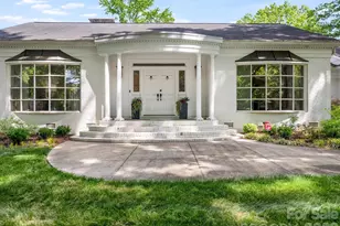 2738 Beverwyck Rd, Charlotte, NC 28211 - Photo 2