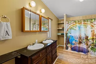 2095 Wildwood Dr, Hickory, NC 28601 - Photo 16