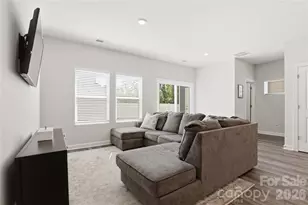 2317 Belterra Dr, Charlotte, NC 28216 - Photo 10