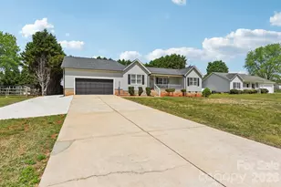 140 Clearview Rd, Statesville, NC 28625 - Photo 2
