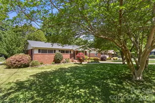 1527 Woodhill Ln, Charlotte, NC 28205 - Photo 4