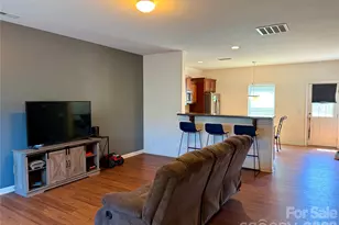 739 Mountain Quail Dr, Charlotte, NC 28216 - Photo 2