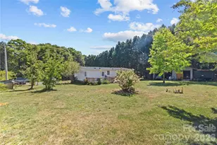 130 Hunterpond Ln, Statesville, NC 28677 - Photo 4