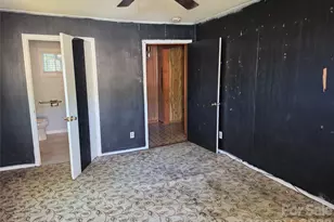 1600 Montana Dr, Charlotte, NC 28216 - Photo 2